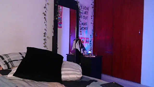 Chat XXX en directo de little_kayla_