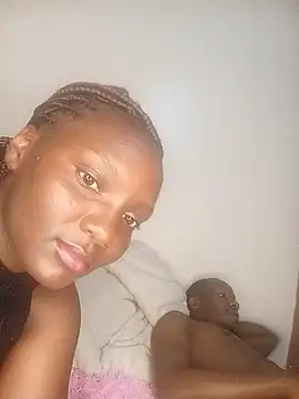 XXX chat uživo modela Raphaeltina