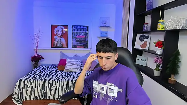 Benji23_ Live XXX-Chat