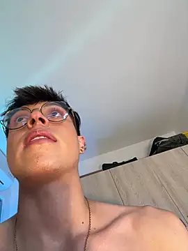 צ'אט XXX בשידור חי של AdrianRushx