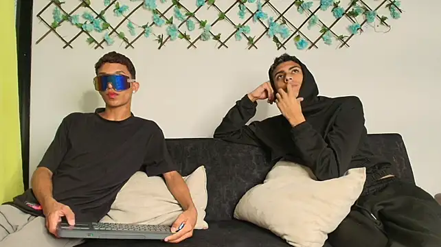 RED_ZONE_BOYS Live XXX-chat