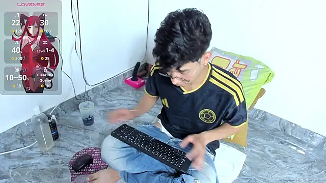 Benjamin_Buster élő XXX-chatje
