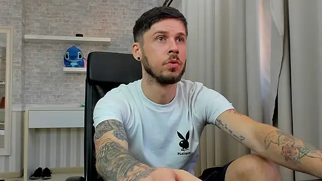 Chat XXX en directo de JonahShaw