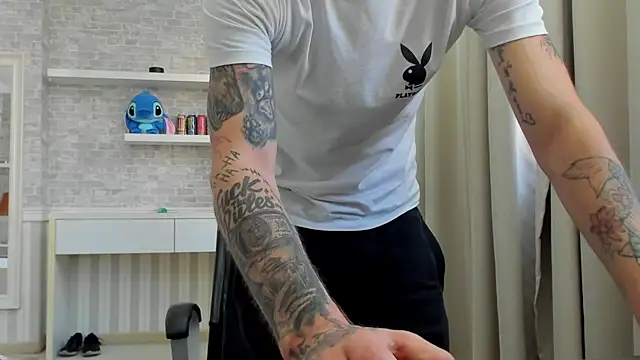 XXX chat uživo modela JonahShaw