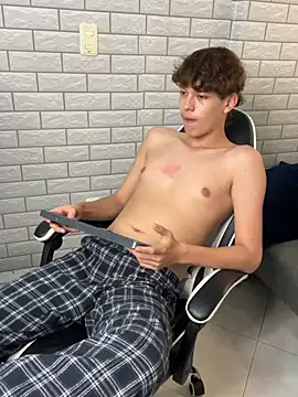 Nicola_hard Chat XXX in diretta