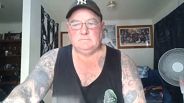 KINKYBLUEYES69's Live XXX Chat