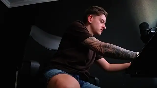 FelixStarkk Adlı Modelin Canlı XXX Sohbeti