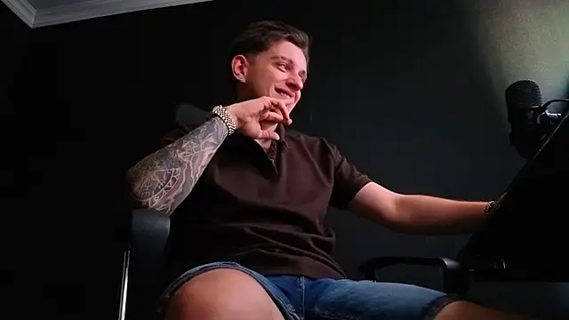 دردشة FelixStarkk الجنسية المباشرة