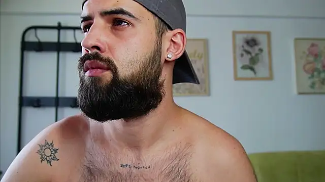 XXX chat uživo modela HairyRobxxx