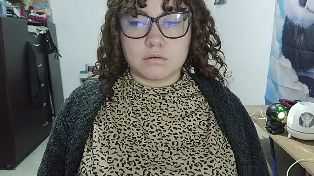 curly_greeneyed Live XXX-Chat