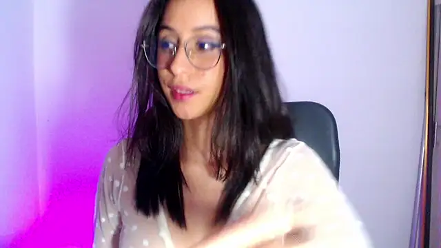 luna_blossom_'s Live XXX Chat