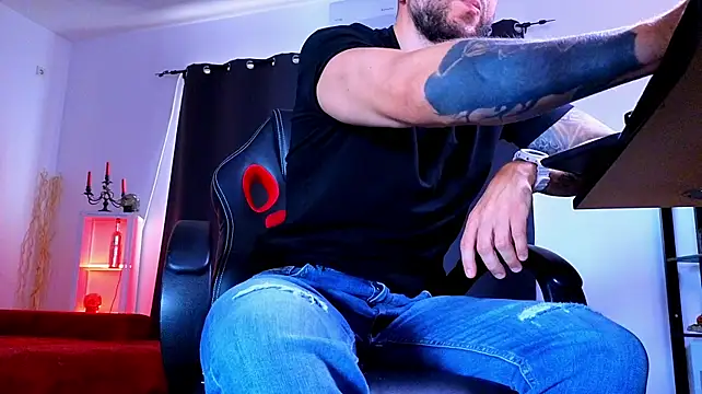 MightyAaron66 Live XXX Chat