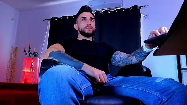 MightyAaron66 élő XXX-chatje