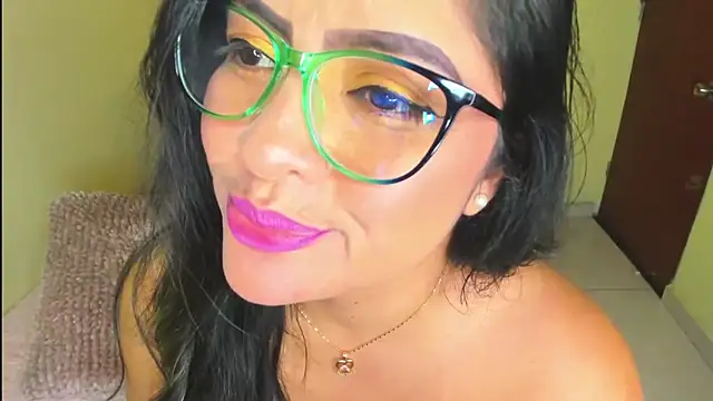 Julia_Haye Chat XXX live