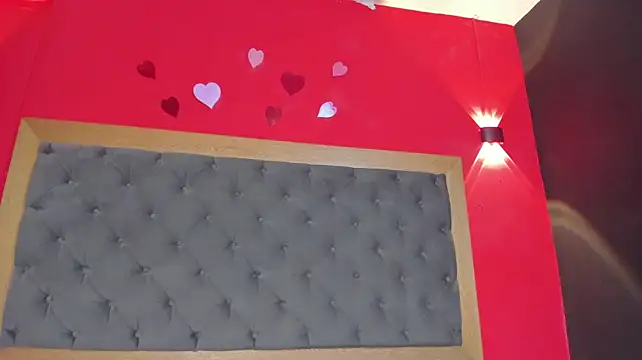 YayaHilton Adlı Modelin Canlı XXX Sohbeti