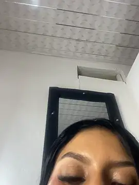 Nahiaraa__ Adlı Modelin Canlı XXX Sohbeti