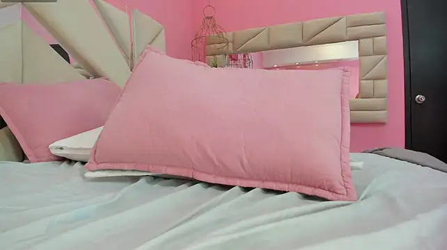 rousse_millers' Live XXX Chat