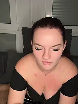 SecretSarah69 live XXX chat