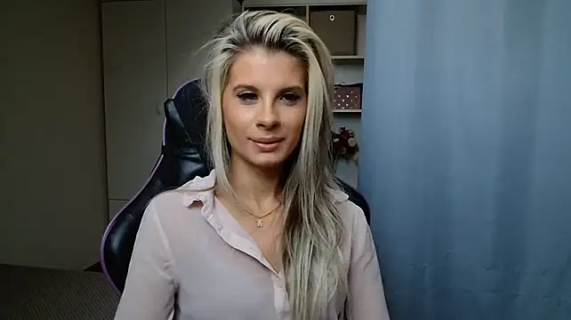 KristineGlow Adlı Modelin Canlı XXX Sohbeti