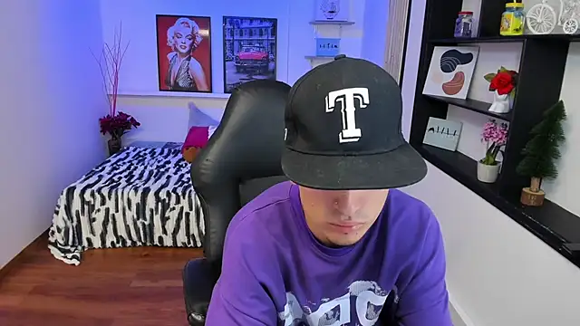 Benji23_ Live XXX-Chat