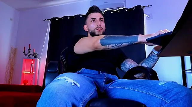 MightyAaron66 Live XXX-chat