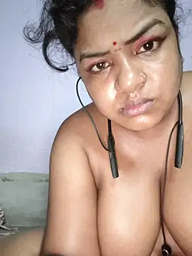 Deborbhavi222 Adlı Modelin Canlı XXX Sohbeti