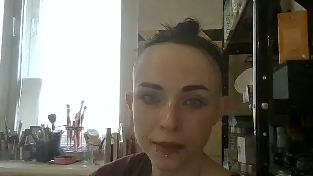 Trinsy_Love élő XXX-chatje