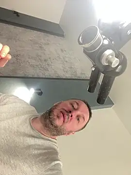XXX chat uživo modela DorianJeday