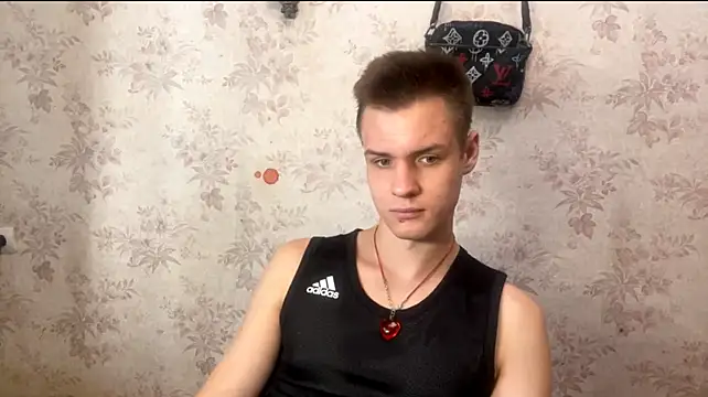 XXX chat uživo modela BigBabyMax
