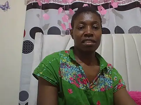 Eebony_Bubbly élő XXX-chatje