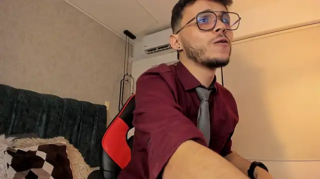 Alhan_Twink Adlı Modelin Canlı XXX Sohbeti