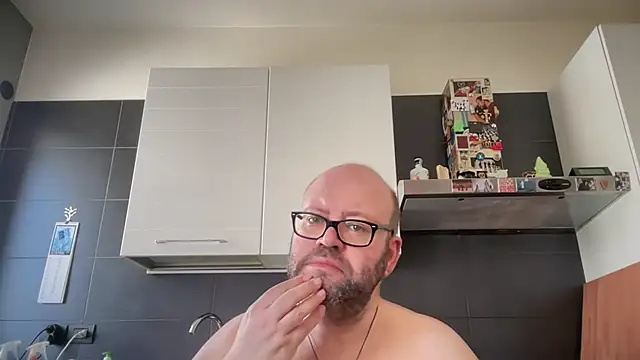 theitalianbear Adlı Modelin Canlı XXX Sohbeti