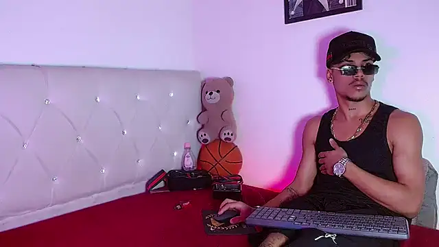 Angel_foxc13 élő XXX-chatje