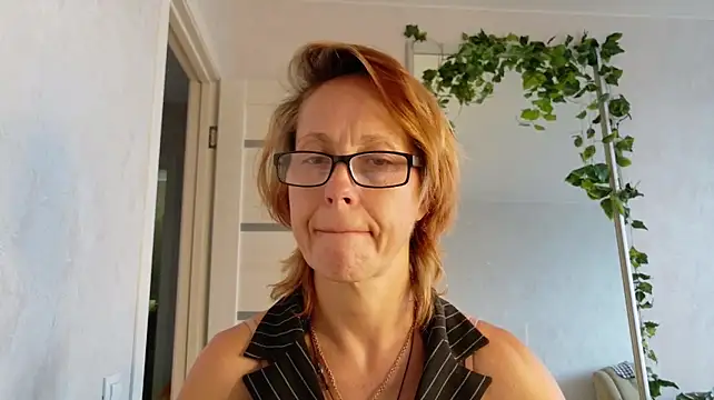 LioraWeiss Chat XXX live