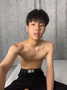 guoguo18 Adlı Modelin Canlı XXX Sohbeti