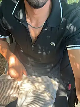 Yanlizkurt09's Live XXX Chat
