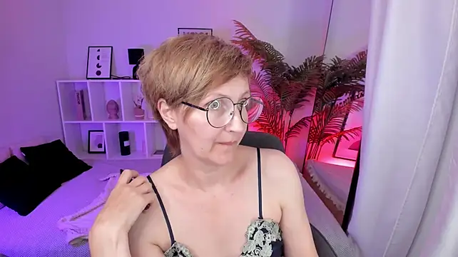 Paris_Cherry Adlı Modelin Canlı XXX Sohbeti
