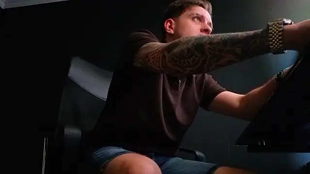 FelixStarkk XXX чат на живо