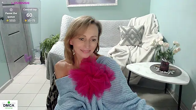 XXX chat uživo modela HornyMilf_777