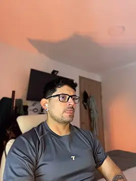 XXX chat uživo modela TroyeKnight