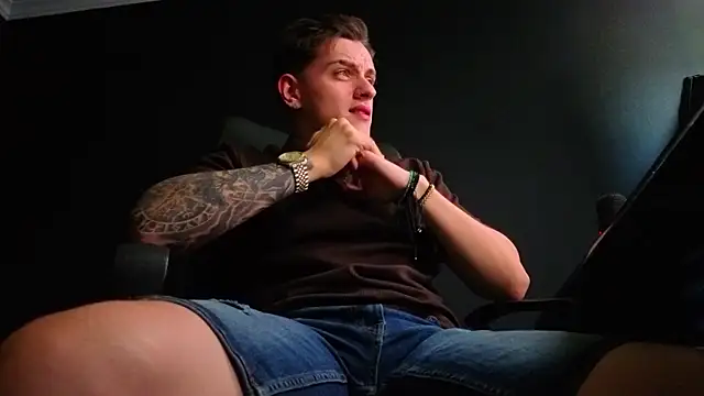Chat +18 de FelixStarkk ao vivo