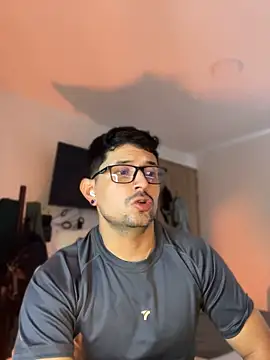 XXX chat uživo modela TroyeKnight