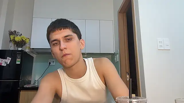 XXX chat uživo modela Adrian_Coles