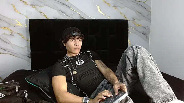 MaximilianRoth লাইভ XXX চ্যাট