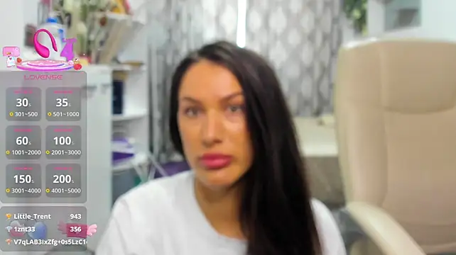 XXX chat uživo modela HotXMom_