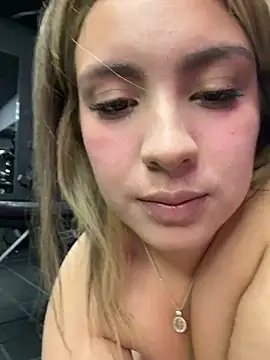 Cloee_Rainbow1 Chat XXX in diretta