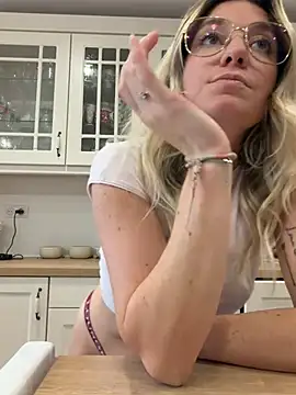 carlaaa Adlı Modelin Canlı XXX Sohbeti