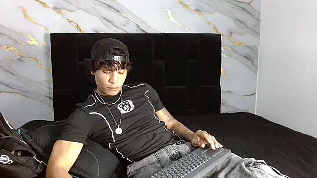 MaximilianRoth Live XXX-Chat