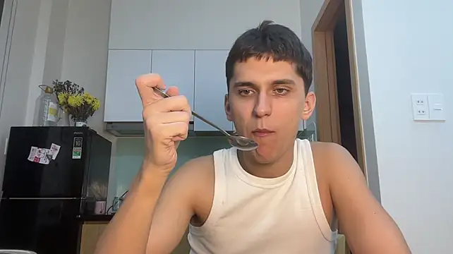 Chatroom XXX en direct de Adrian_Coles