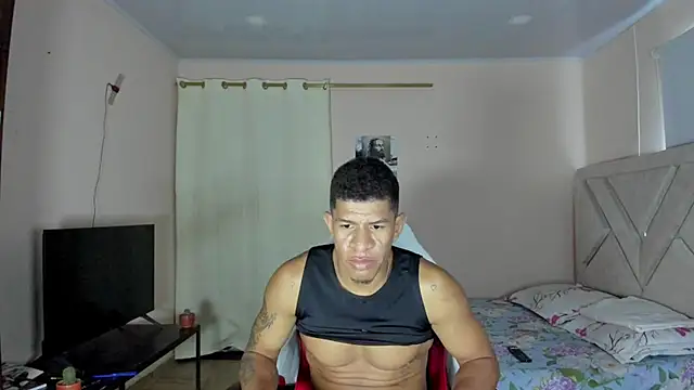 Toptony22 Adlı Modelin Canlı XXX Sohbeti
